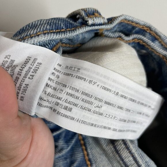 Abercrombie & Fitch High Rise Mom Jeans Light Wash Distressed Size 26 2 Short - Picture 8 of 8